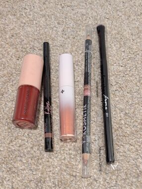 Lot 1 Of Makeup